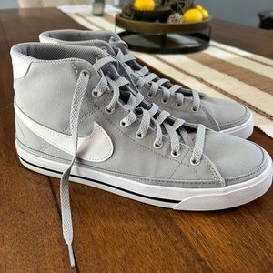 Men Grey Nike Mids size 8.5. Only wore once! Like new!